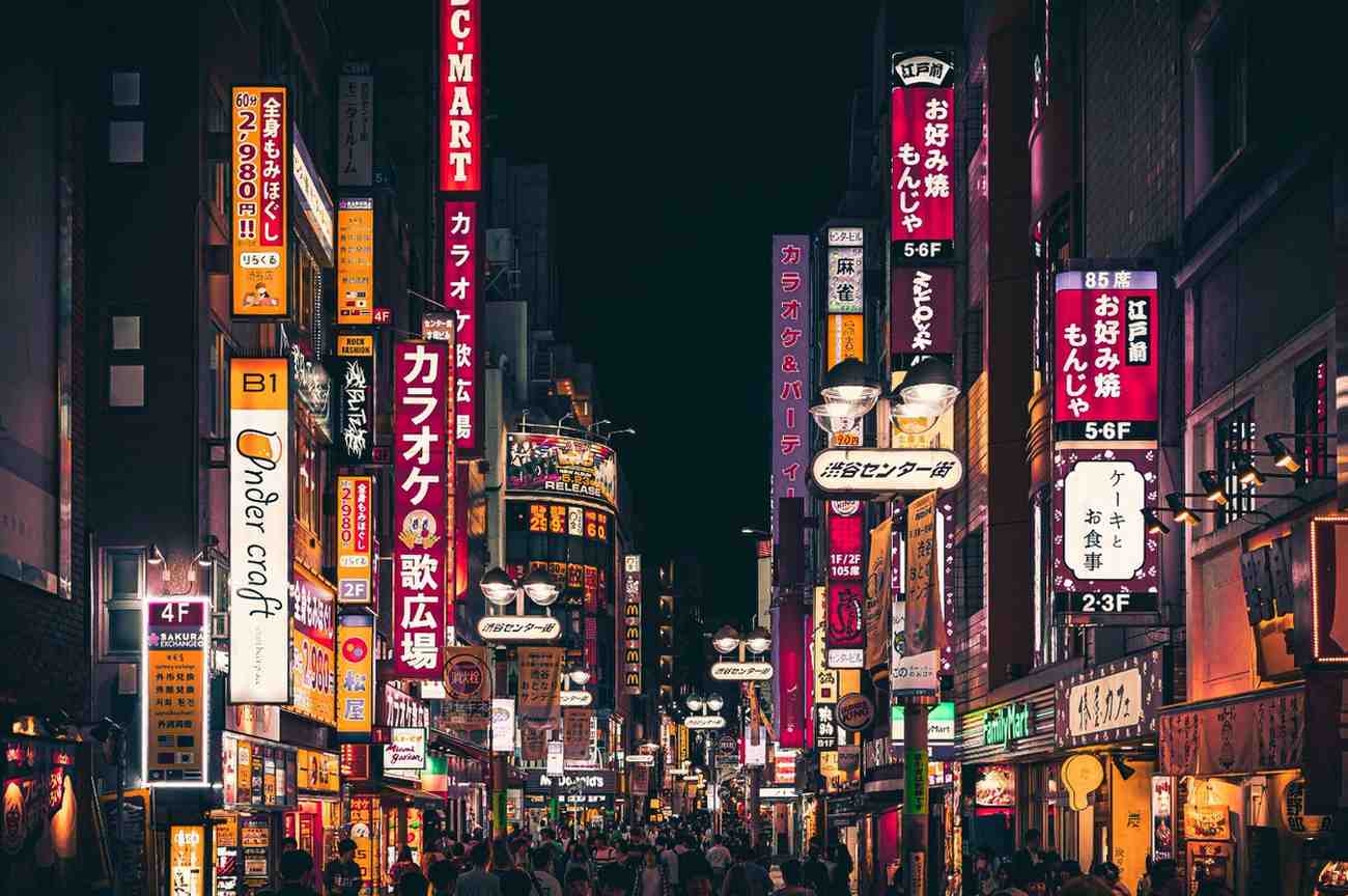 Shibuya Crossing Tokyo Tour – Famous Street View